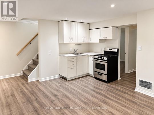 49 THOMPSON AVENUE, Thorold, Ontario, L2V2N2 - Photo 1