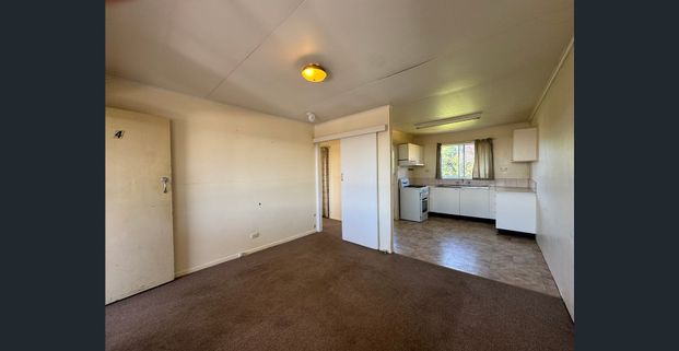 Single Bedroom Upstairs Unit - Photo 1