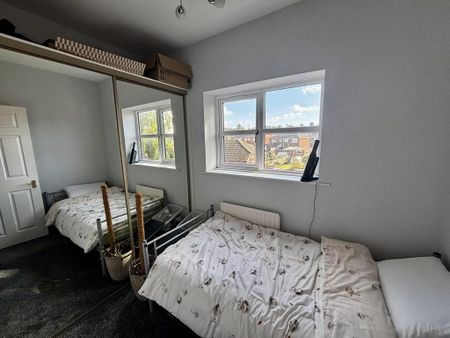 3 bedroom apartment to rent - Photo 4