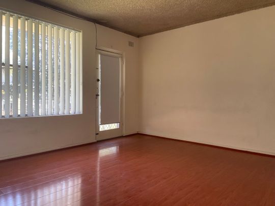 Renovated Ground Floor 2 Bedroom unit - Photo 1