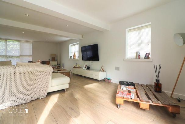 4 bedroom barn conversion to rent - Photo 1