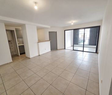 Location Appartement 3 pièces 66m² ST DENIS 97400 - Photo 1