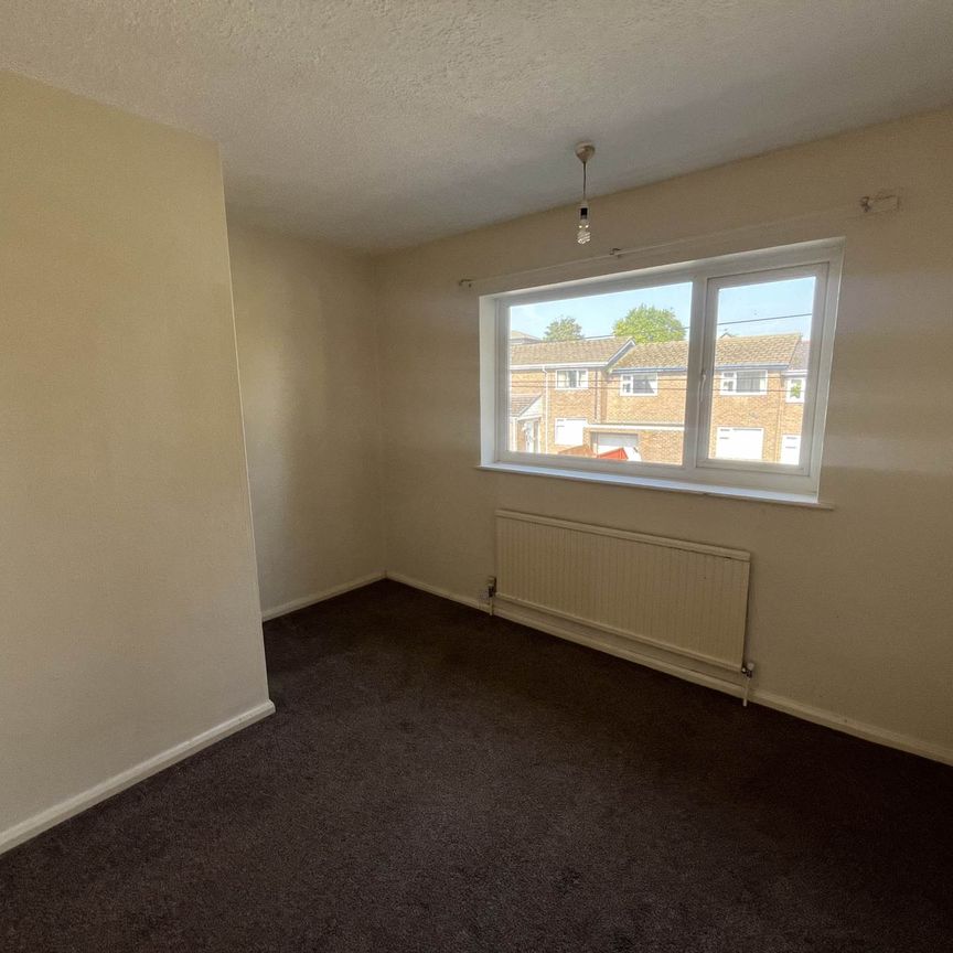 Price £1,100 pcm - Available Now - Unfurnished - Photo 1