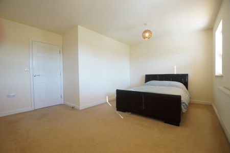 4 bedroom Town House to let - Photo 2