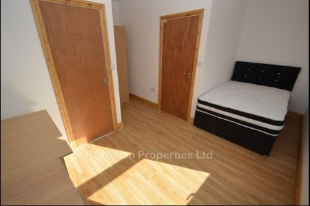 2 Bedroom Houses and Flats to Rent in Hyde Park - Photo 5