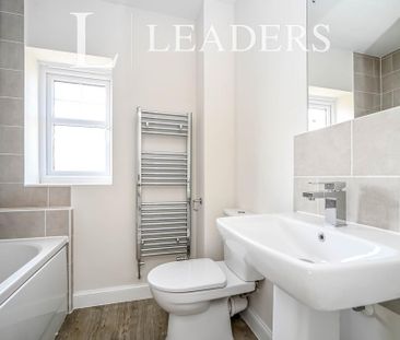 4 bedroom townhouse to rent - Photo 2