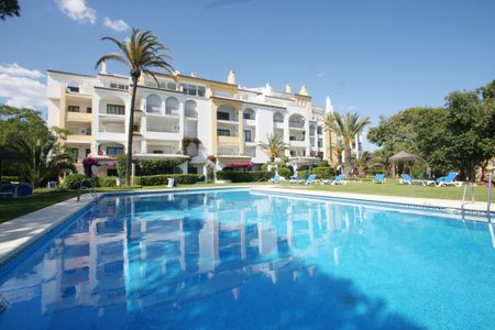 Frontline Beach Apartment for Rent in Puerto de Cabopino - Photo 5