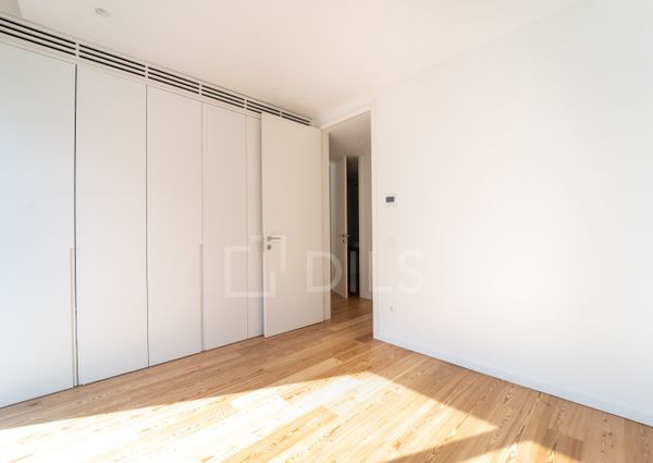 Apartamento T3 com varanda, novo, com vista mar, em Vila Nova de Gaia