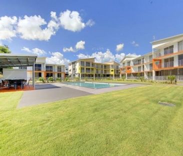 Spacious Apartment in secure complex. - Photo 4