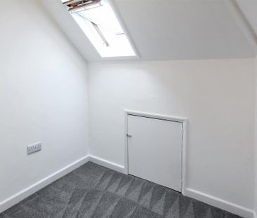 4 bedroom semi-detached house to rent - Photo 5