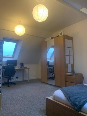 4 bedroom semi-detached house to rent - Photo 5