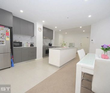 “Ideal Location, Close to everything” - Photo 4