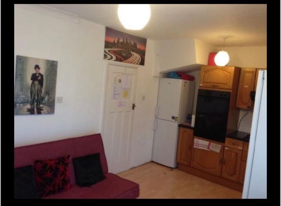 Room in a Shared House, Canada Avenue, N18 - Photo 1