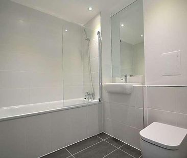 Bromley Road, London, SE6 - Photo 2