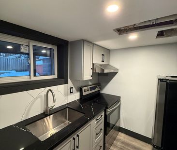 48 Alma Street North - Photo 2