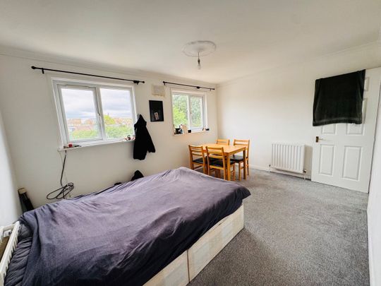 2 Bed Flat, Salisbury House, CR7 - Photo 1
