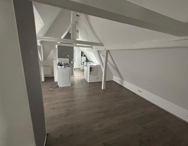 Gemütliche Dachgeschosswohnung mit Balkon & Einbauküche - Photo 1