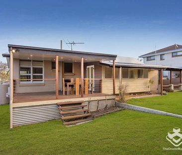 FULLY RENOVATED FAMILY HOME WITH DECKING - Photo 4