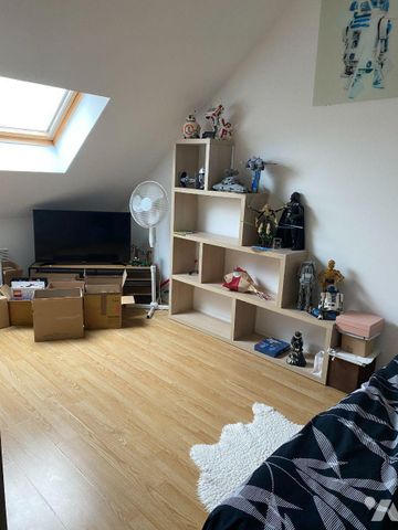 MAISON 1930 AVEC JARDIN Rdc : salon-séjour, cuisine (meubles plaque + hotte électrique) Sdb... - Photo 4