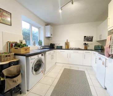 3 bedroom semi-detached house to rent - Photo 5