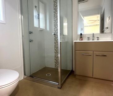 Great Brick & Tile family home - Photo 2