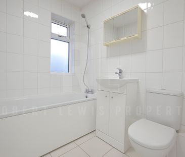 Characterful Two-Bedroom Maisonette Camden Town – Arlington Road, N... - Photo 4