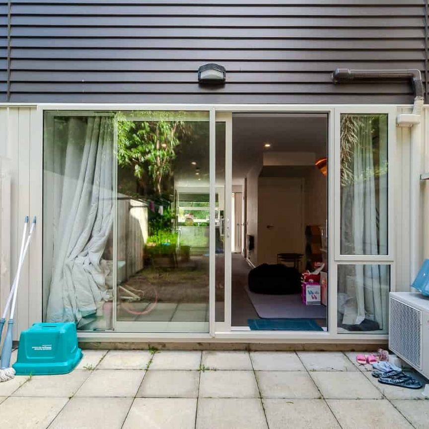 Fully Furnished Modern Townhouse - Photo 1