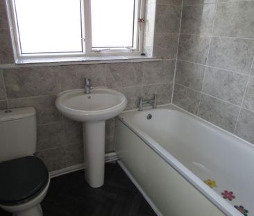 2 bedroom semi-detached house to rent - Photo 3