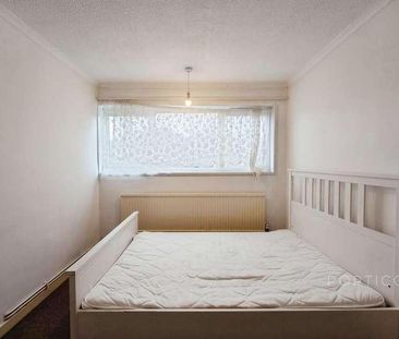 Hammond Court, Leyton Grange Estate, London, E10 - Photo 5