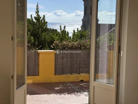 Location Maison 1 pièces 27 m2 à Hyères - Photo 2