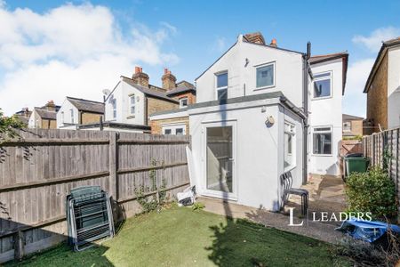 2 bedroom semi-detached house to rent - Photo 3