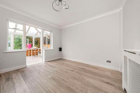 Moorfield Road, Denham, UB9 - Photo 3