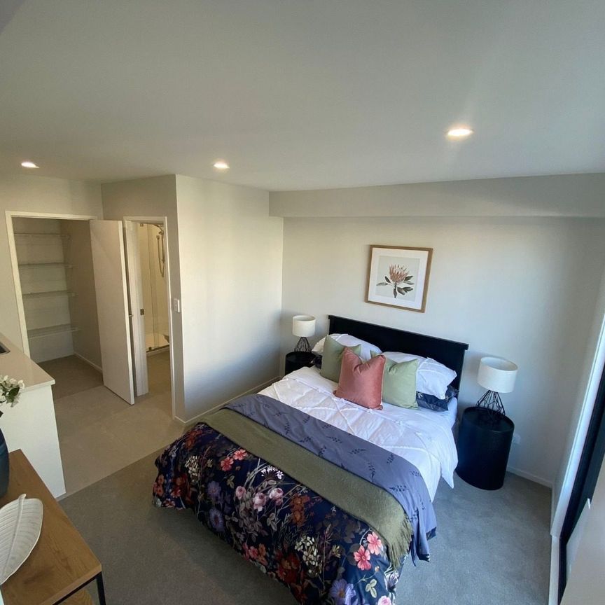 MANGERE BRIDGE, 3 BEDROOMS - Photo 1