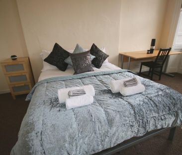 3 bedroom flat to rent - Photo 4
