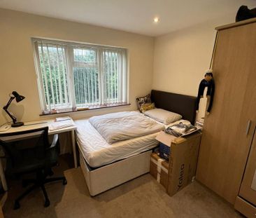 6 bedroom semi-detached house to rent - Photo 3