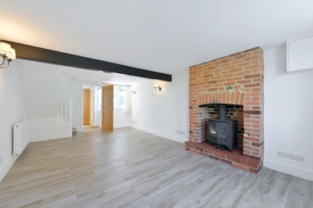 3 bedroom semi-detached house to rent - Photo 2
