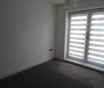 3 bedroom end of terrace house to rent - Photo 1