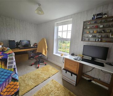 4 bedroom semi-detached house to rent - Photo 3