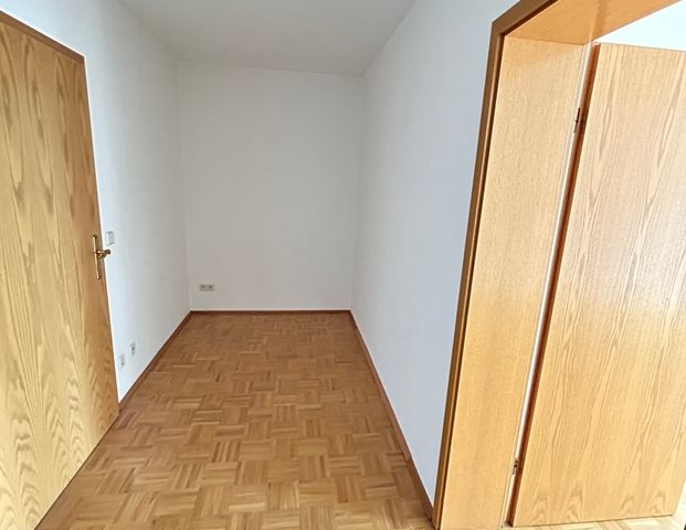 ***Geräumige Wohnung in zentraler Lage in Chemnitz-Schönau*** - Foto 1