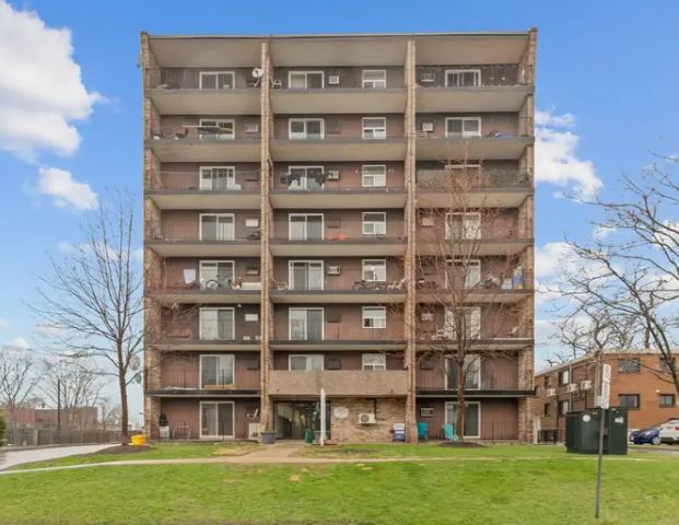Sandilands Tower Apartments | 3160 Peter St., Windsor - Photo 1
