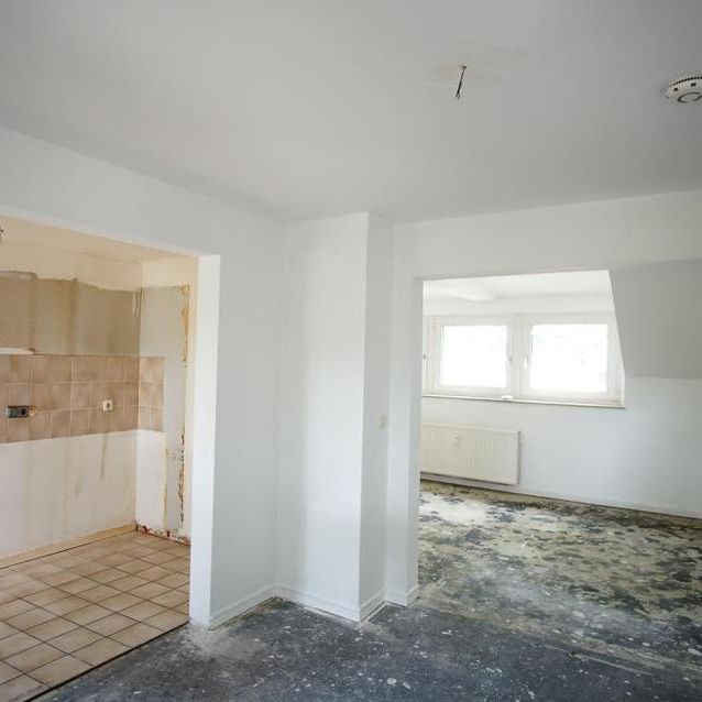 ERSTBEZUG nach Sanierung + Einzug ab 01.03.2026 möglich! - Foto 1