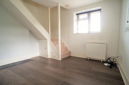 2 bedroom semi-detached house to rent - Photo 2