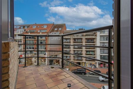 Ongemeubeld appartement met 3 slaapkamers op de Lippenslaan te Knokke. - Photo 2