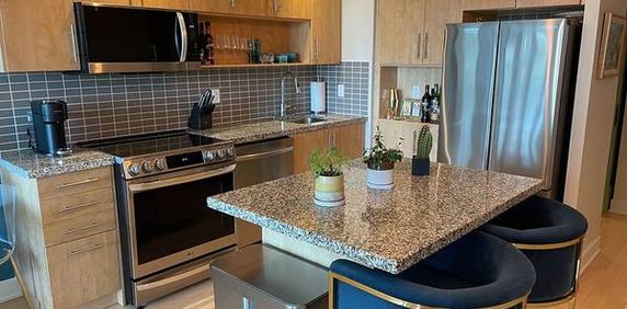 Jarvis/Homewood Sunny 1Bdrm +Den Open Concept Lrg Balcony 1Parking - Photo 2