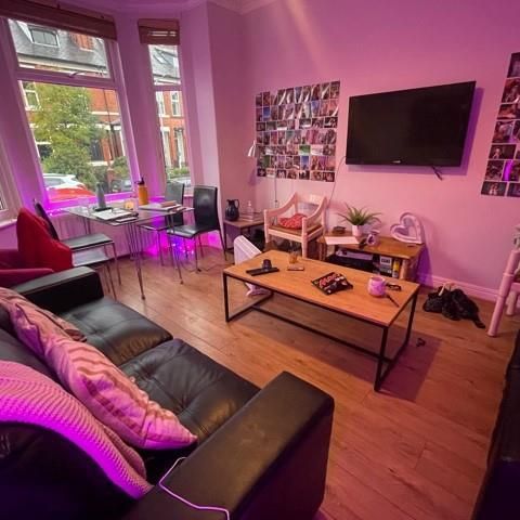 6 bedroom private hall to rent - Photo 1