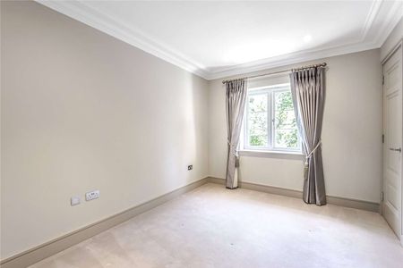 A luxury first floor Apartment set within the grounds of Englemere Estate. - Photo 2