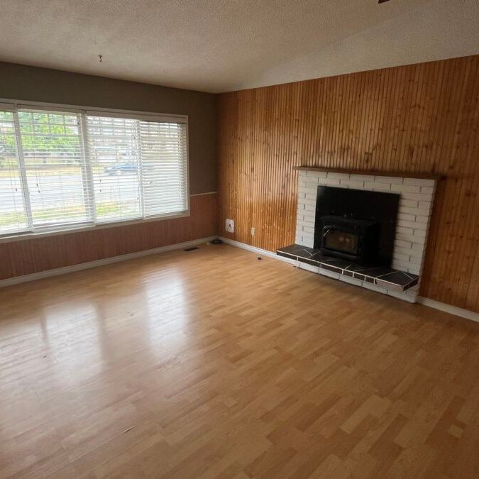 Spacious 3 Bedroom Upper - Photo 1