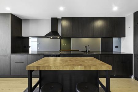Sophisticated Waterfront Living by the Kingston Foreshore - Photo 3
