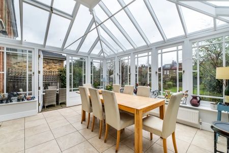 5 bedroom semi-detached house to rent - Photo 4