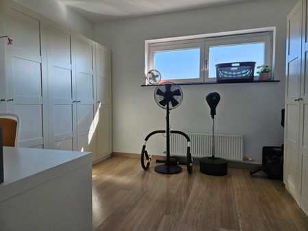 Open bebouwing met 3-4 slaapkamers, garage en tuin - Photo 5